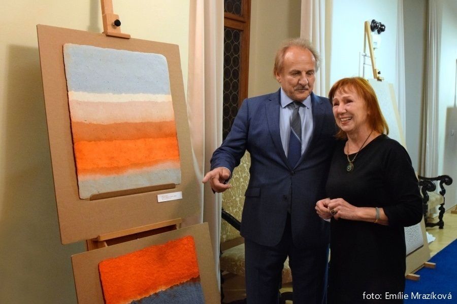 Vernisáž výstavy Barvy země v Senátu PČR Praha